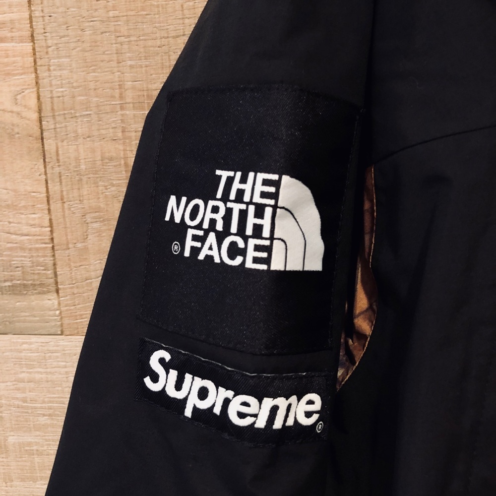 The North Face x Supreme Mountain Light Jacket - Picture 5 of 8
